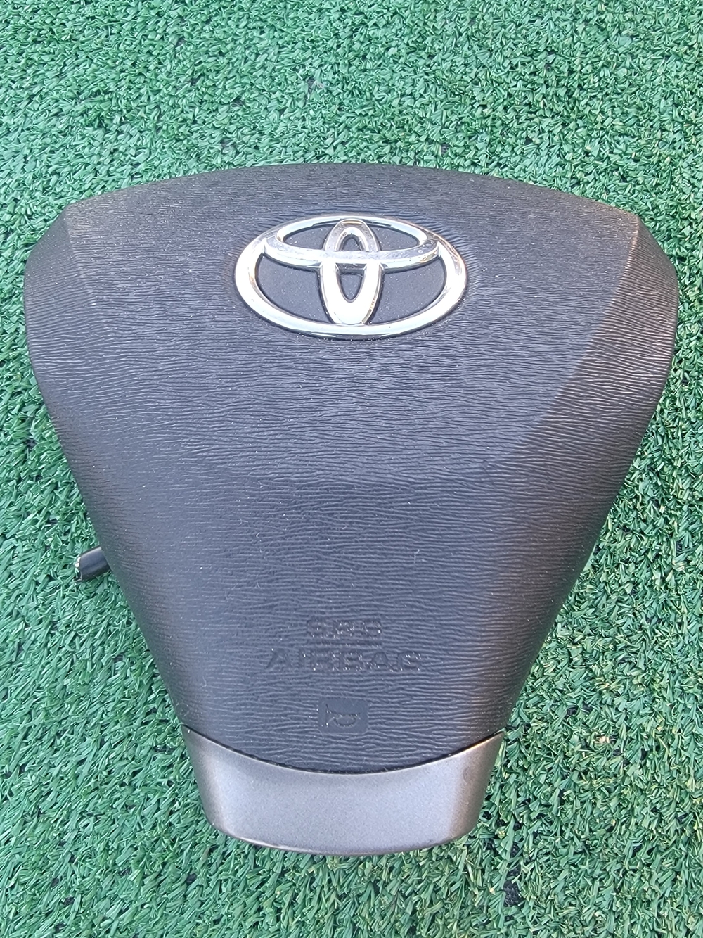 2012 Toyota Venza Black Steering Wheel Airbag Cover with Silver Emblem